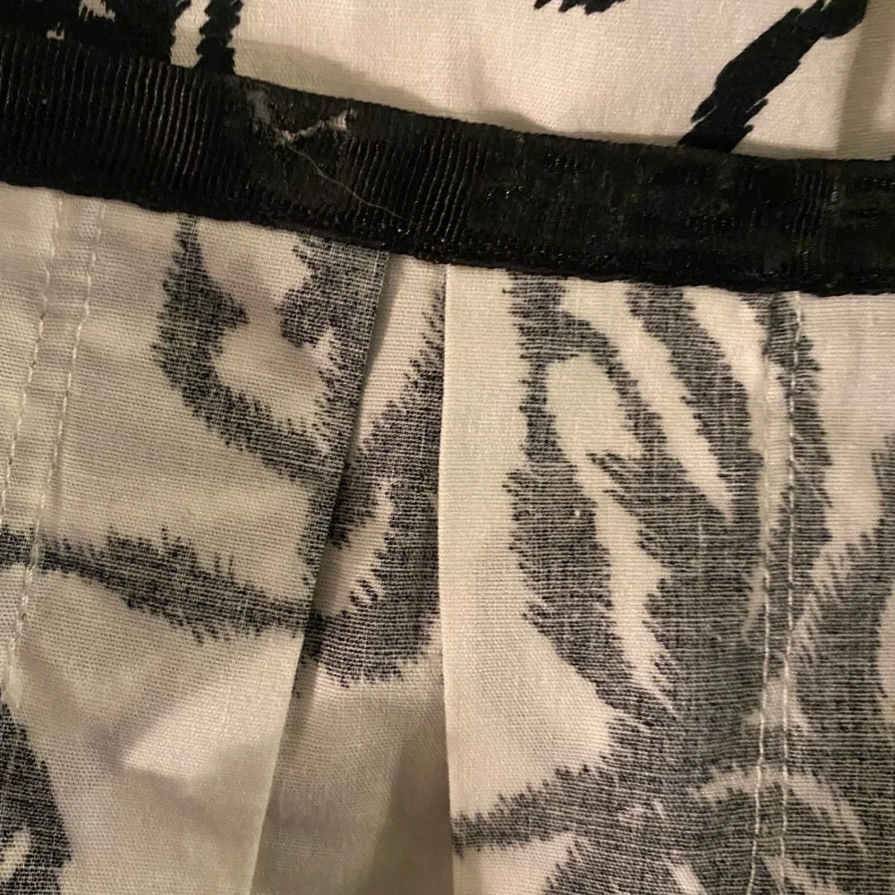 Kenar Mini Skirt Size 4 Black and White Pleated GUC